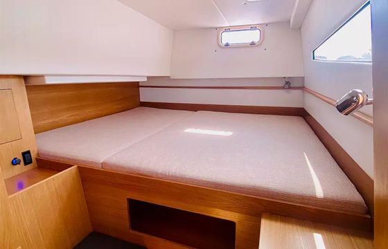 C Cat 37 Altair
