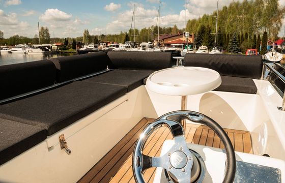 Cobra Yachts 40 Lentamente