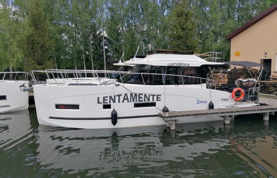 Cobra Yachts 40 Lentamente