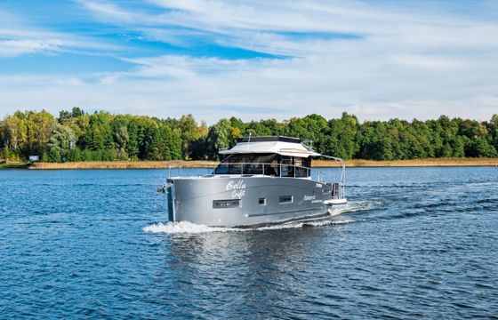 Cobra Yachts 40 Bella Graphite