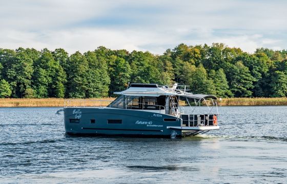 Cobra Yachts 40 Bella Graphite