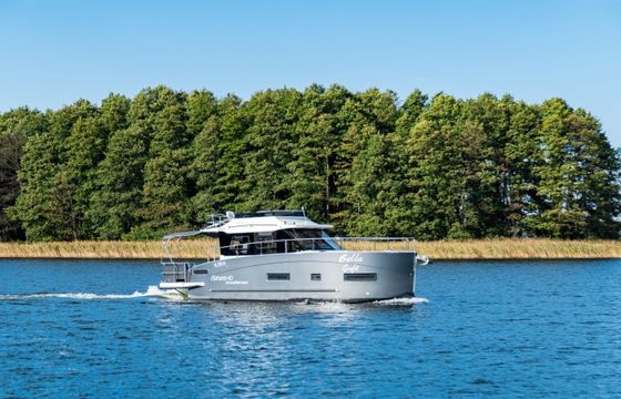Cobra Yachts 40 Bella Graphite