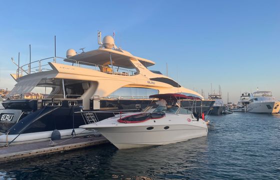 Cruiser Yachts 3375 Lover Lips