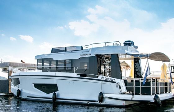 Cobra Yachts 45 Bella Rainbow