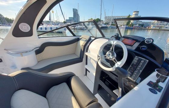 Coral 690 Sport Cruiser Proboat
