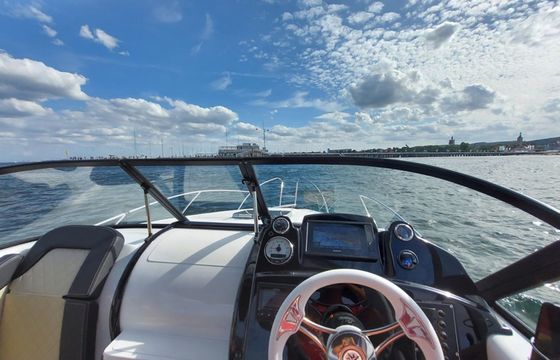 Coral 690 Sport Cruiser Proboat