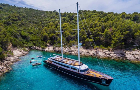 Custom Built 157 Clase Azul
