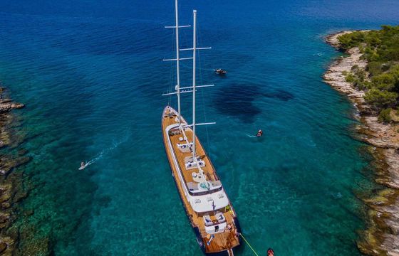 Custom Built 157 Clase Azul
