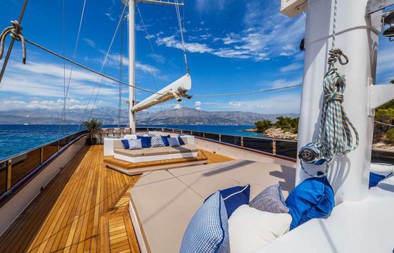 Custom Built 157 Clase Azul