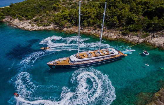 Custom Built 157 Clase Azul