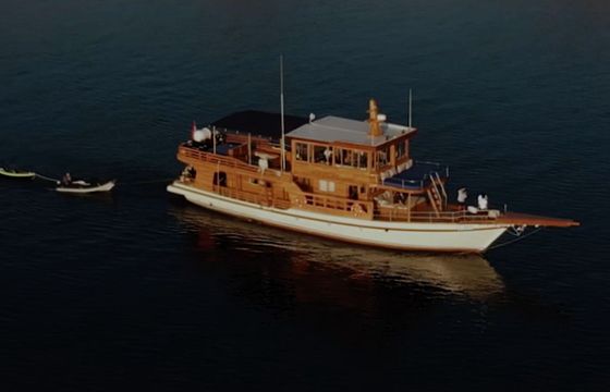Custom Built Phinisi La Unua