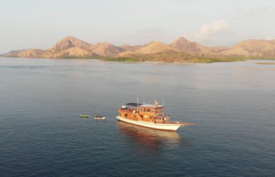 Custom Built Phinisi La Unua