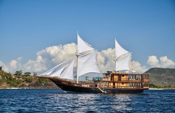 Custom Built Phinisi Oracle