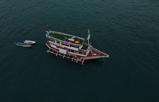 Custom Built Phinisi 3 Island