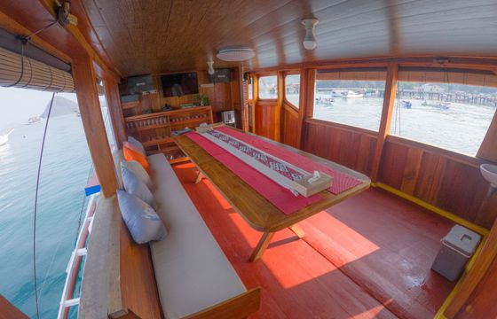 Custom Built Phinisi 3 Island