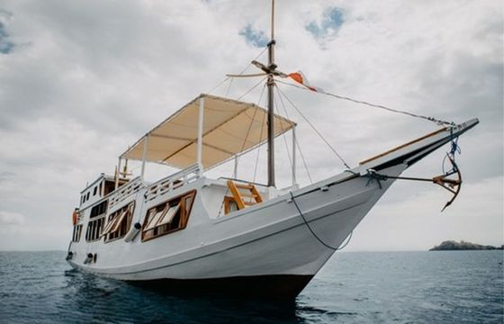 Custom Built Phinisi White Pearl 02