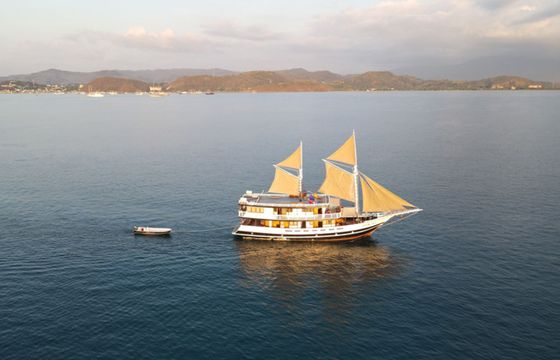 Custom Built Phinisi Sukha Sail