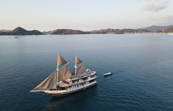 Custom Built Phinisi Sukha Sail