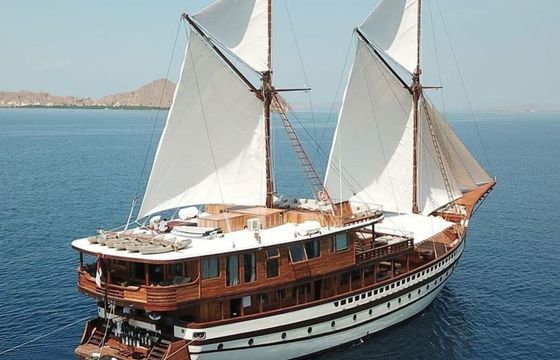 Custom Built Phinisi Prana