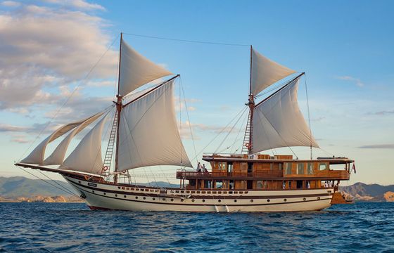 Custom Built Phinisi Prana