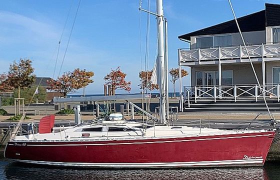 Delphia 40 Lady in Red