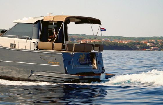 Delphia Escape 1100S Ruza Hrvatske