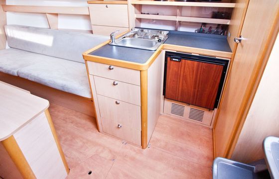 Delphia 33 MC Biały Lew 1