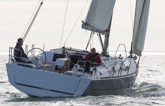 Dufour 382 Scafo
