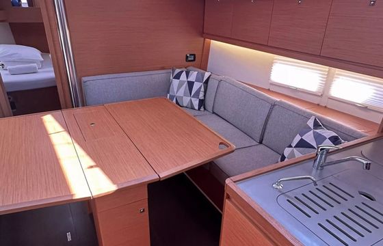 Dufour 390 Andela