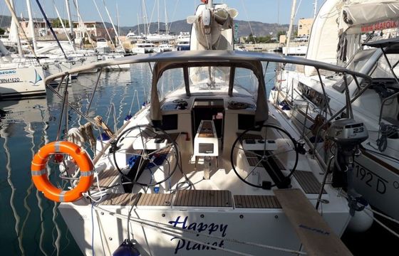 Dufour 360 Happy Planet