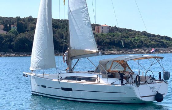 Dufour 382 Lotta
