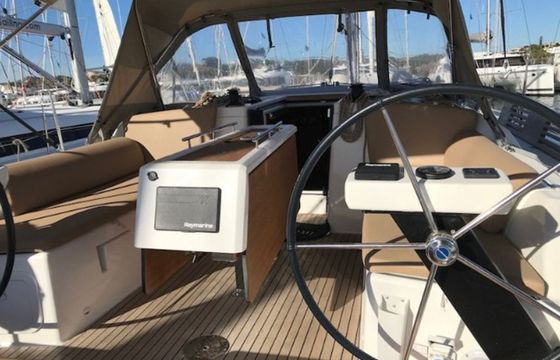 Dufour 390 Easy Living