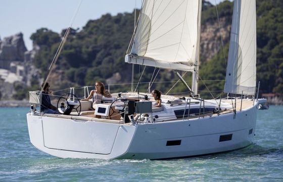 Dufour 390 Invictus