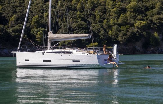 Dufour 390 Invictus