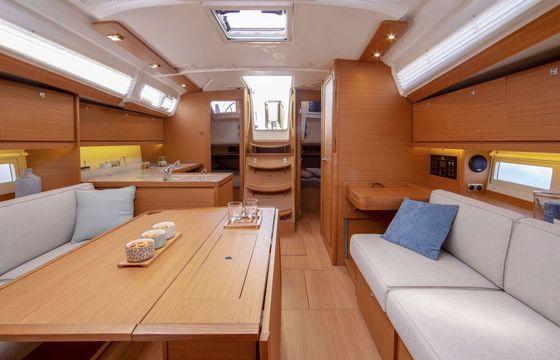 Dufour 390 Invictus