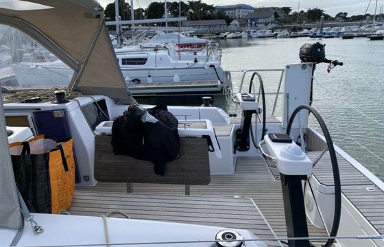 Dufour 360 Shark
