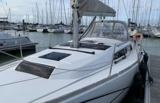 Dufour 360 Shark