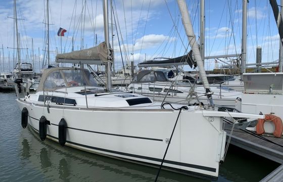 Dufour 360 Shark