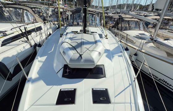 Dufour 41 Nine to Five