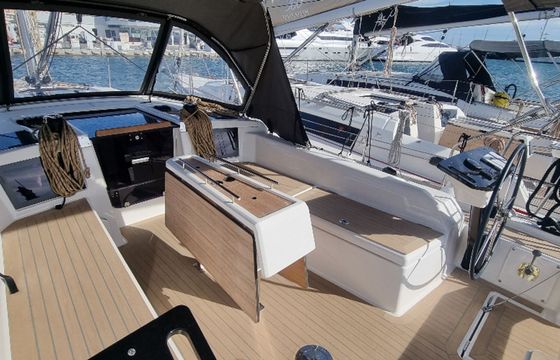 Dufour 37 Skyline