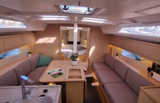 Dufour 37 Skyline