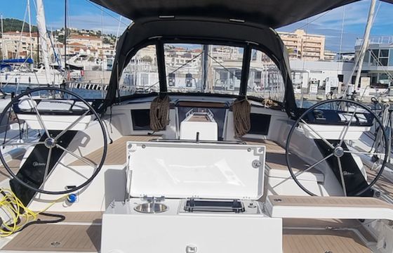 Dufour 37 Skyline