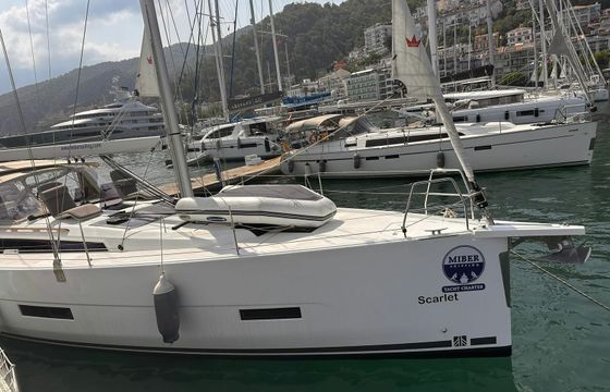 Dufour 430 Scarlet