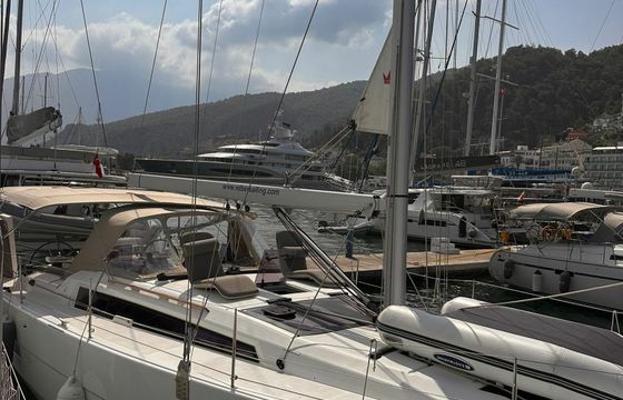 Dufour 430 Scarlet