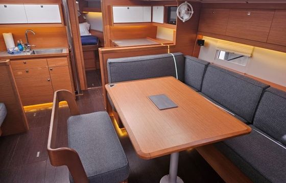 Dufour 430 Sunshine Daydream