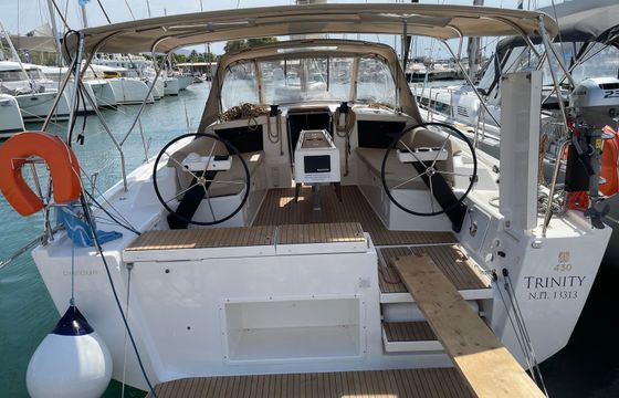Dufour 430 Trinity