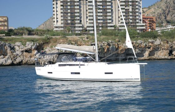Dufour 430 Bloody Mary