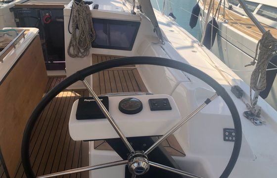 Dufour 390 Gin Fizz
