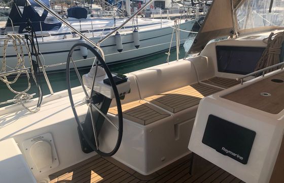 Dufour 390 Gin Fizz