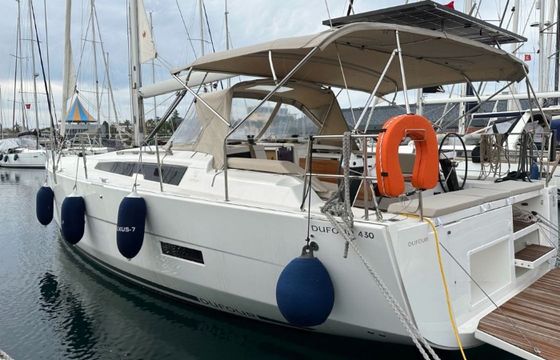 Dufour 430 Nexus
